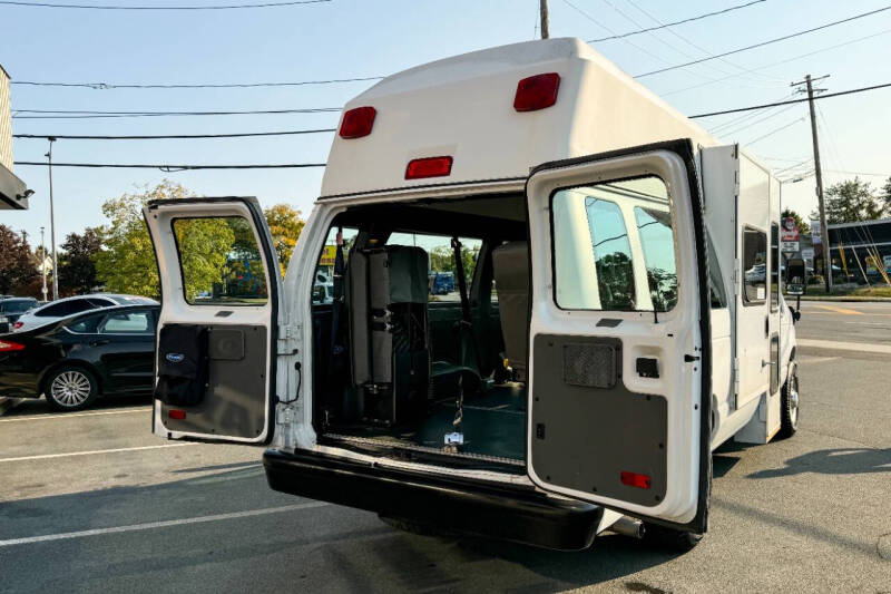 2011 Ford E-Series E-350 SD