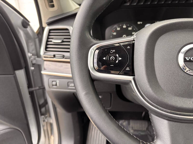 2016 Volvo XC90 T6 Momentum