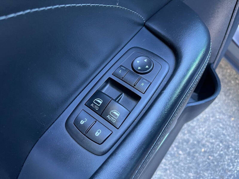 2015 Dodge Challenger SXT Plus