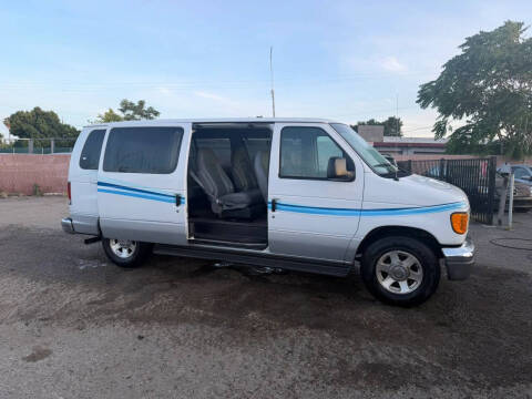 2004 Ford E-Series E-150 Chateau