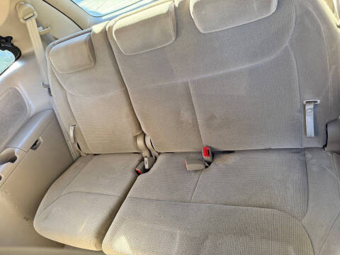 2004 Toyota Sienna LE 8 Passenger