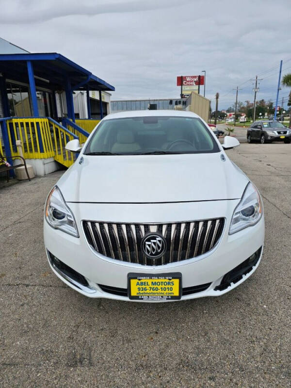 2017 Buick Regal Sport Touring photo 3