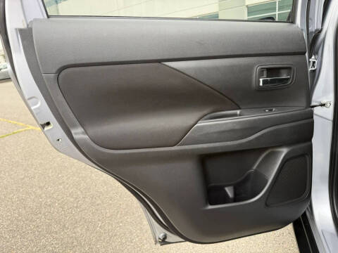 2016 Mitsubishi Outlander ES