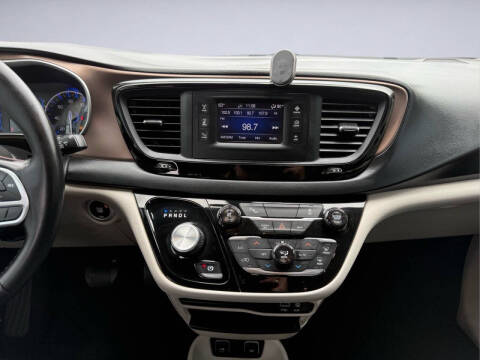 2017 Chrysler Pacifica Touring-L