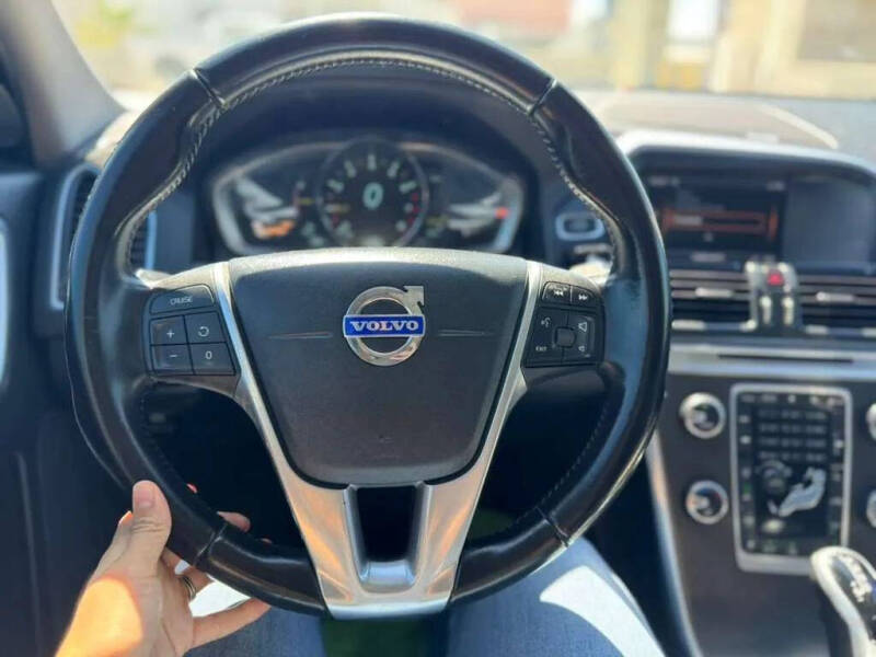 2015 Volvo XC60 T5 Drive-E Platinum