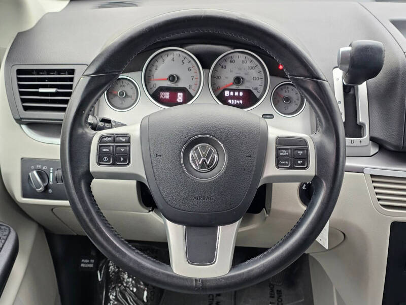 2012 Volkswagen Routan