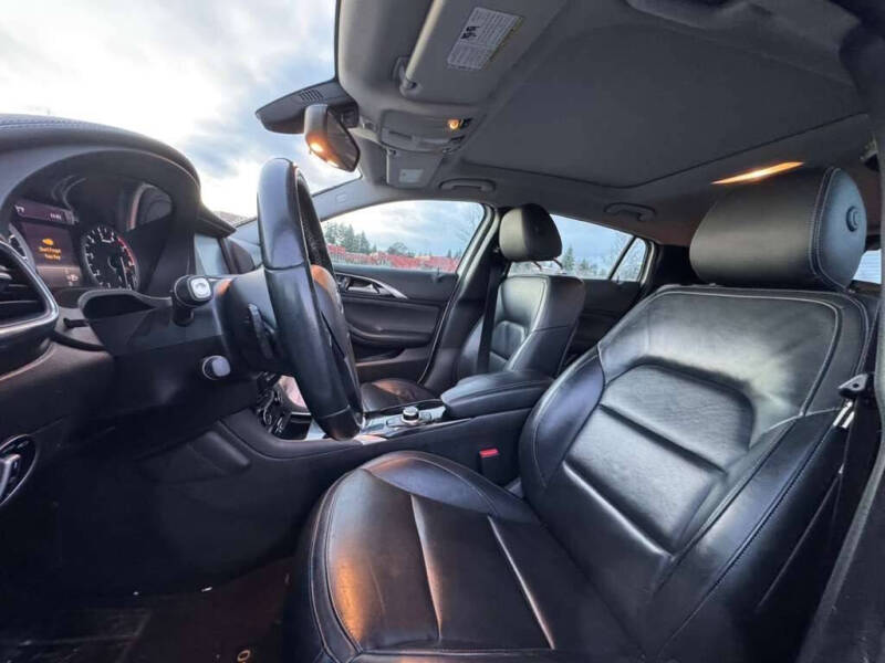 2017 Infiniti QX30 Premium