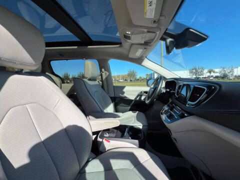 2017 Chrysler Pacifica Hybrid Platinum