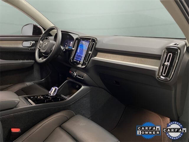 2025 Volvo XC40 B5 Plus Bright Theme