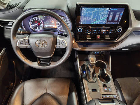 2022 Toyota Highlander Platinum