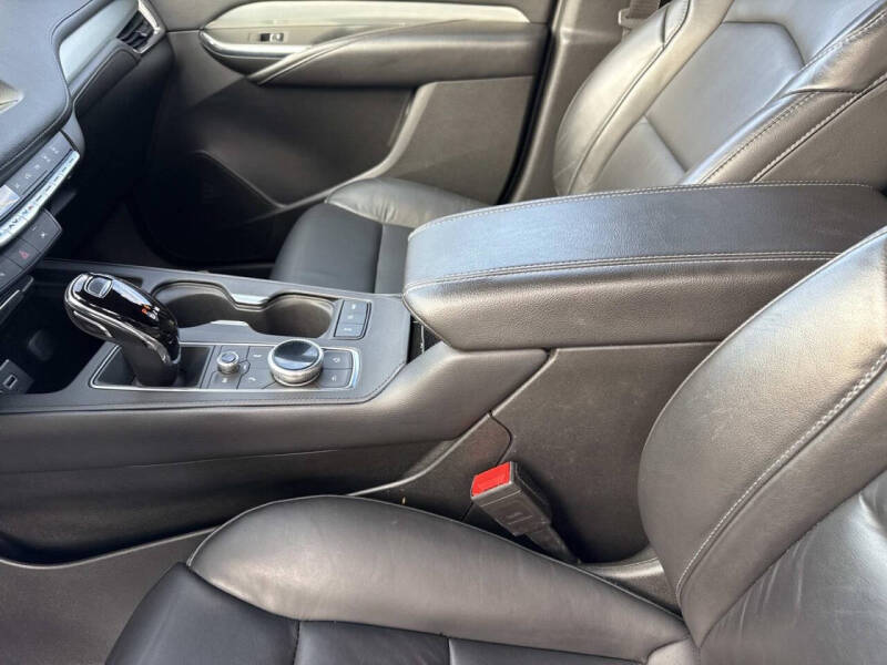 2023 Cadillac XT4 Premium Luxury