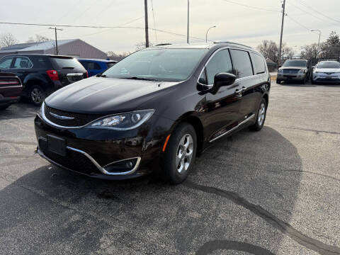 2017 Chrysler Pacifica Touring-L Plus