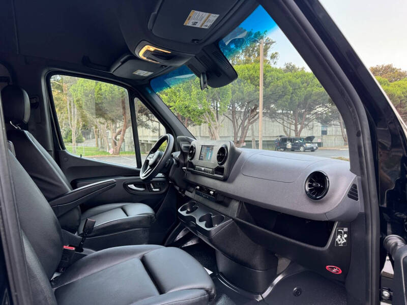 2023 Mercedes-Benz Sprinter 2500