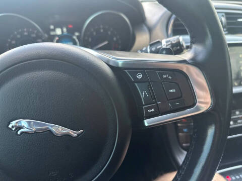 2019 Jaguar F-PACE 30t Prestige