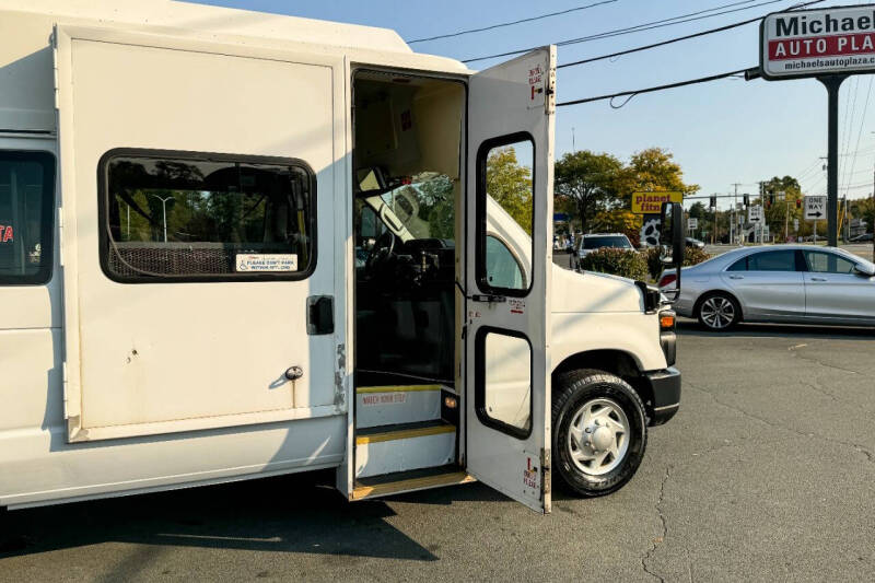 2011 Ford E-Series E-350 SD
