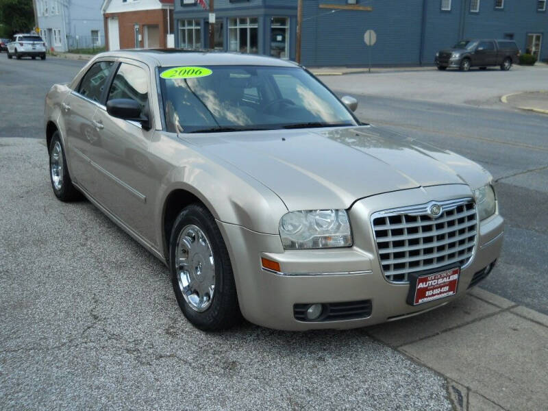 2006 Chrysler 300 for sale at NEW RICHMOND AUTO SALES in New Richmond OH