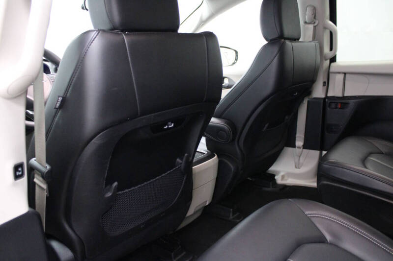 2024 Chrysler Pacifica Plug-In Hybrid Select