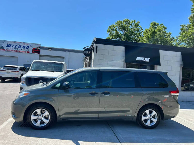 2011 Toyota Sienna Base 7-Passenger