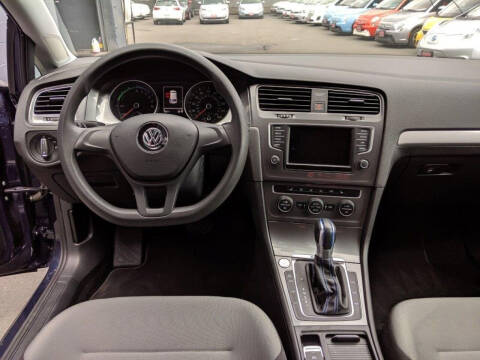 2016 Volkswagen e-Golf SE