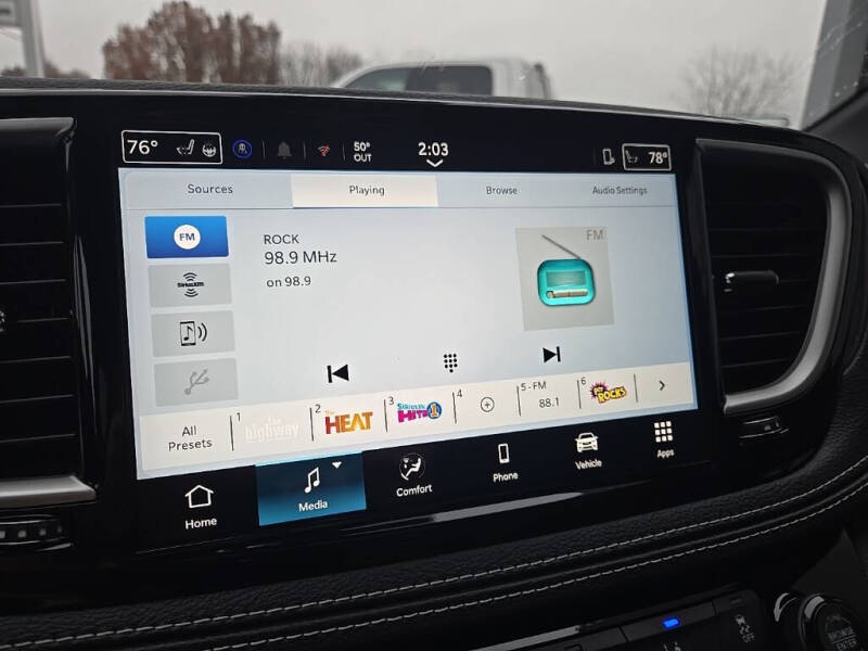 2026 Chrysler Pacifica Select