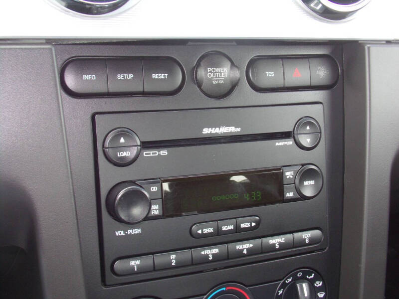 2005 Ford Mustang GT Deluxe