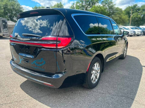 2025 Chrysler Pacifica Select