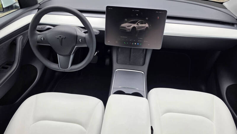 2024 Tesla Model Y Long Range