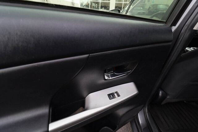 2017 Toyota Prius v Four