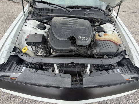 2017 Dodge Challenger SXT Plus