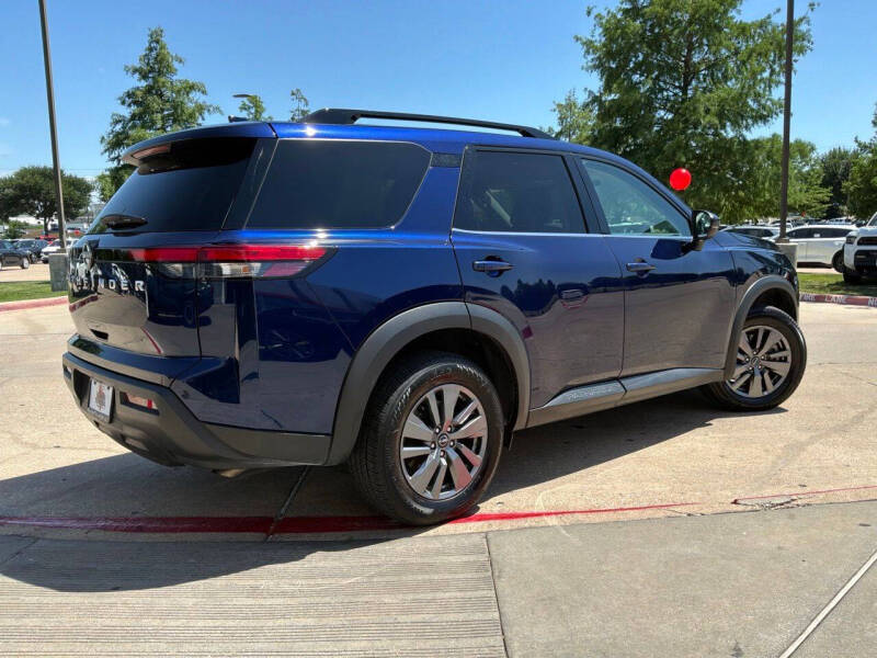 2025 Nissan Pathfinder SV