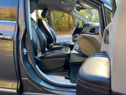 2017 Chrysler Pacifica Touring-L