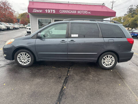 2008 Toyota Sienna for sale at Cunningham Motor Sales, Inc. in Urbana IL