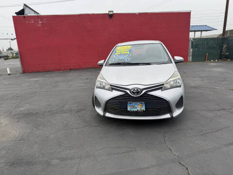 2016 Toyota Yaris 5-Door LE