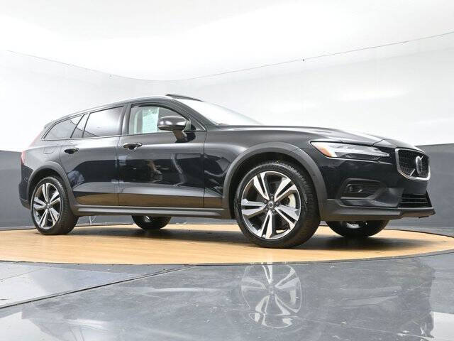 2025 Volvo V60 Cross Country B5 Plus