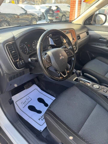 2016 Mitsubishi Outlander SE