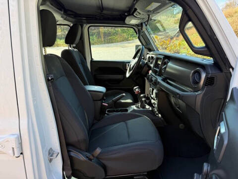 2022 Jeep Gladiator Sport