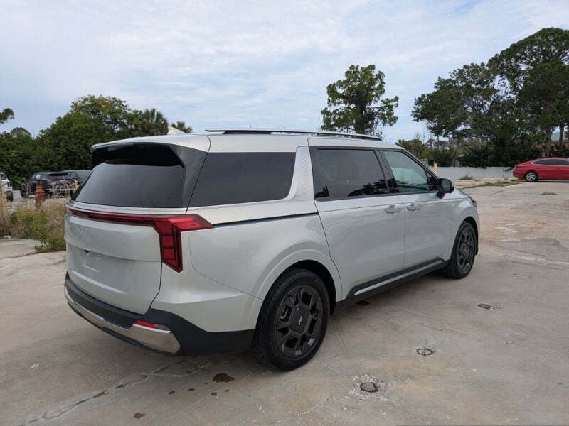 2025 Kia Carnival SX