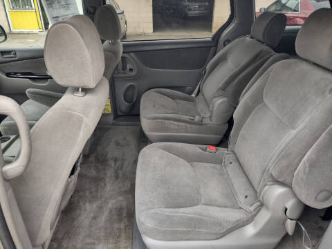 2005 Toyota Sienna CE 7 Passenger
