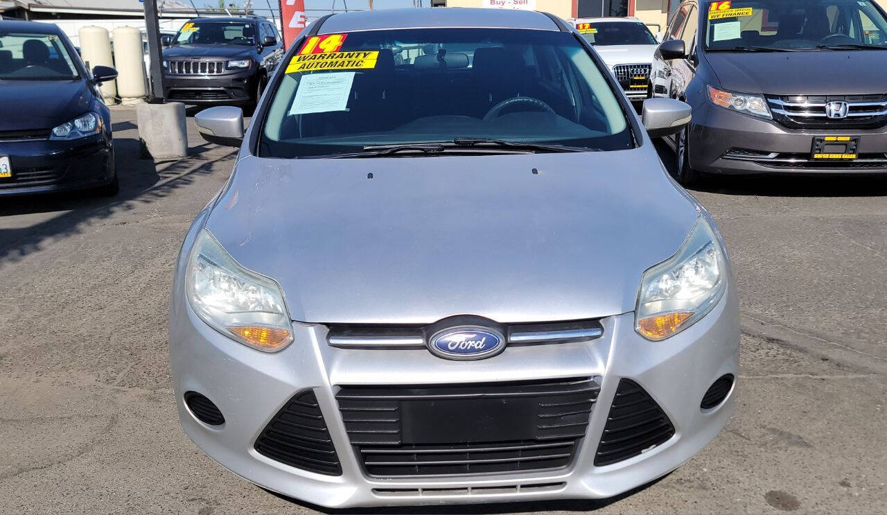 Gray 2014 Ford Focus SE SE 4dr Hatchback 2