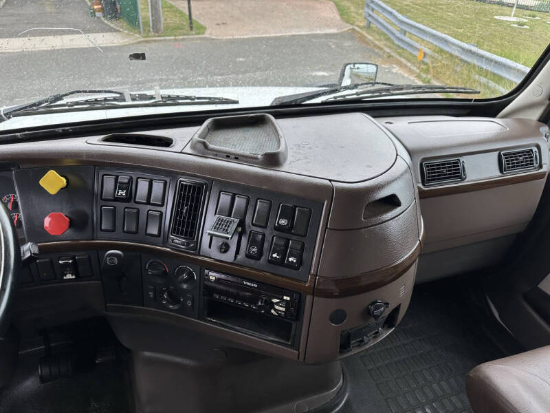 2016 Volvo VNL