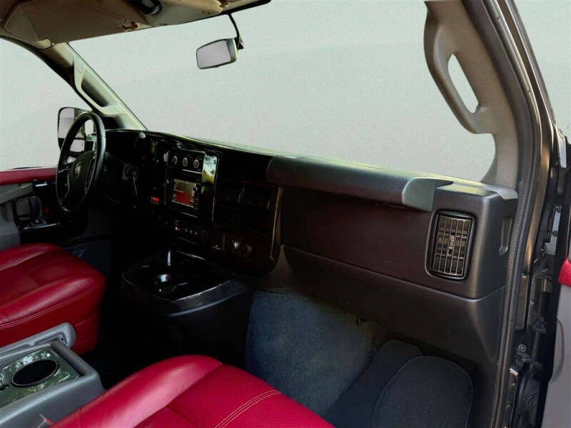 2018 GMC Savana 2500