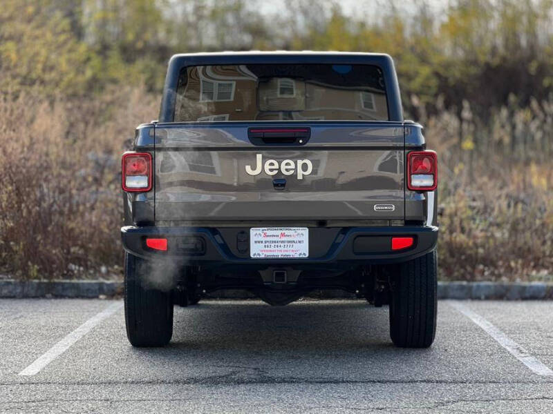 2022 Jeep Gladiator Overland