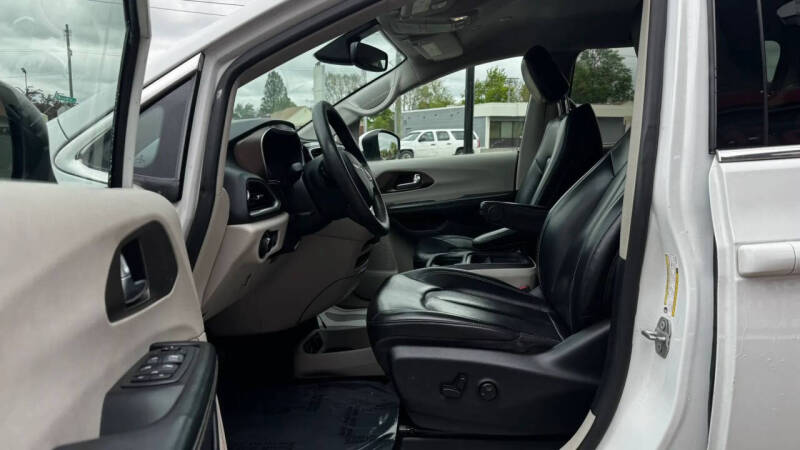 2020 Chrysler Voyager LXi