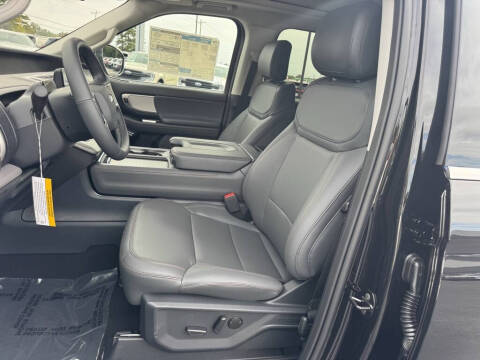 2025 Ford Expedition Active