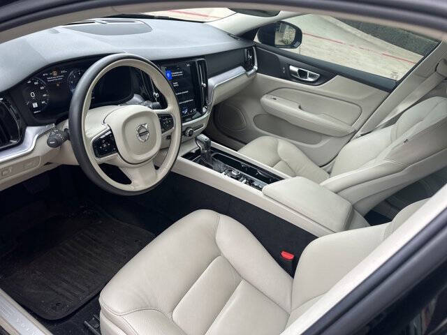 2020 Volvo V60 T5 Momentum