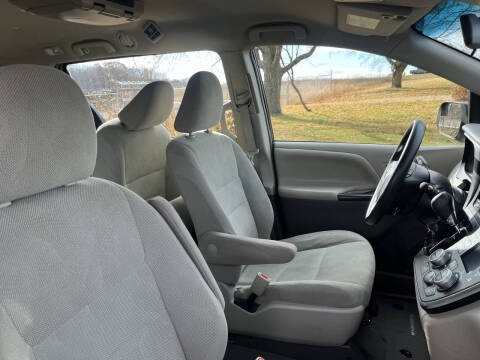 2016 Toyota Sienna L 7-Passenger