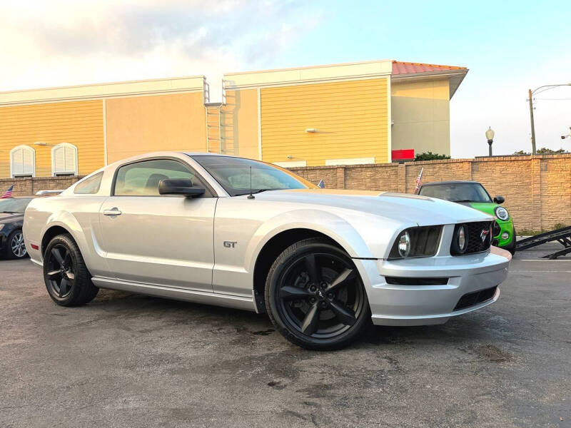 2005 Ford Mustang GT Deluxe