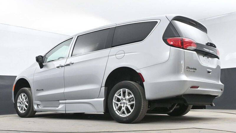 2024 Chrysler Voyager LX