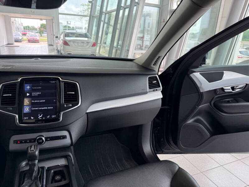 2016 Volvo XC90 T6 Momentum