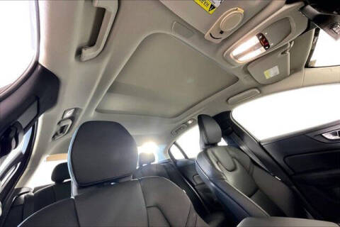 2024 Volvo S60 Recharge T8 Ultimate Dark Theme